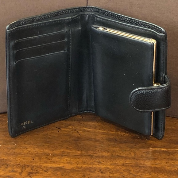 CHANEL Caviar Skin CC Logo Black Bifold Kiss Lock Wallet 3-1/2”x4-1/2” Authentic - Picture 6 of 17